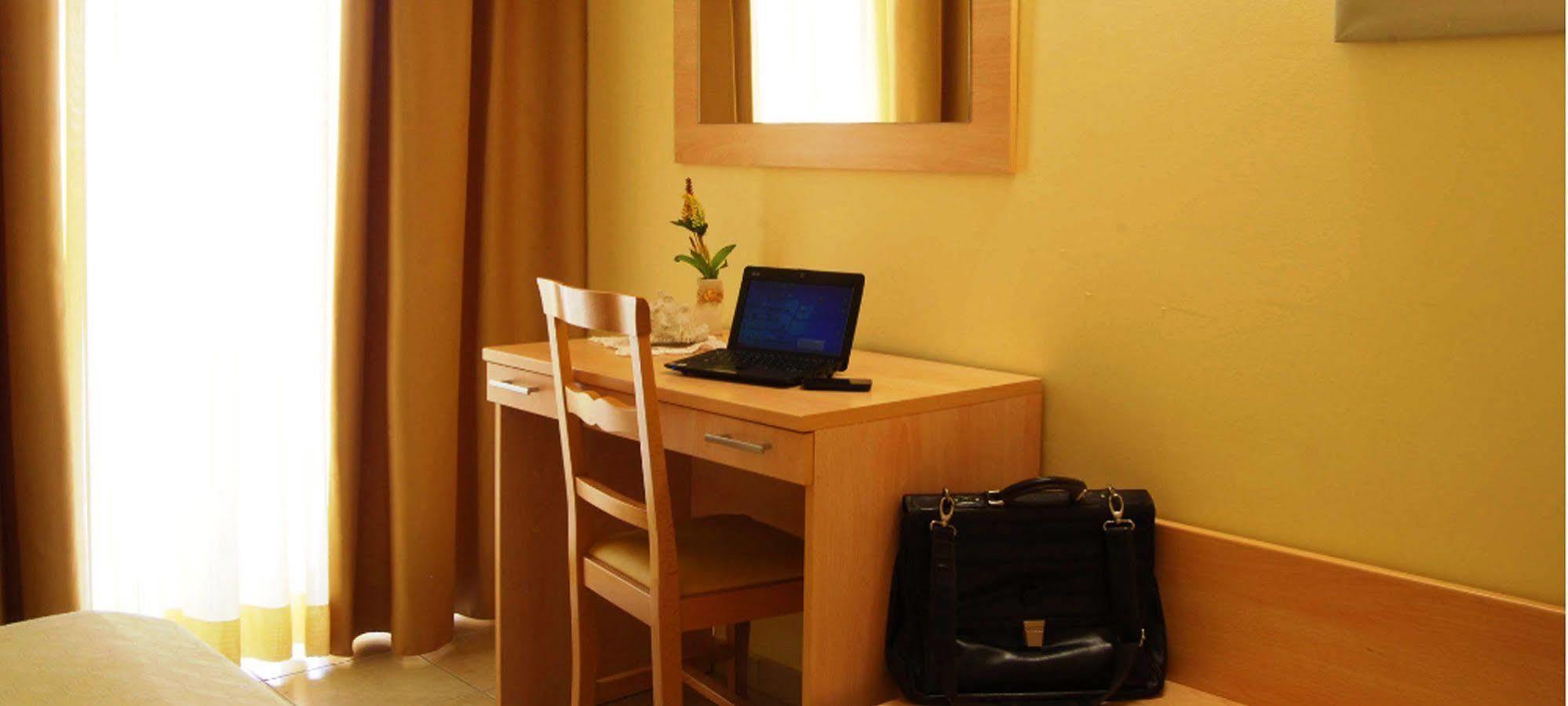 Hotel Caggiari Senigallia Bagian luar foto