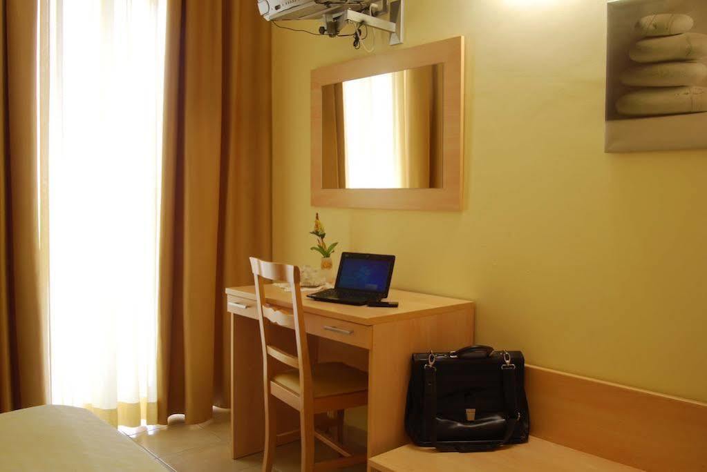 Hotel Caggiari Senigallia Bagian luar foto